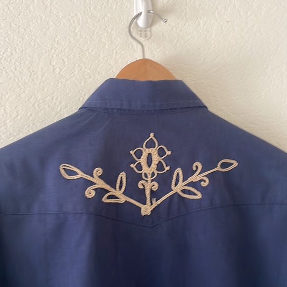 Chemise by Kennington embroidered rodeo button down - Picture 7 of 8